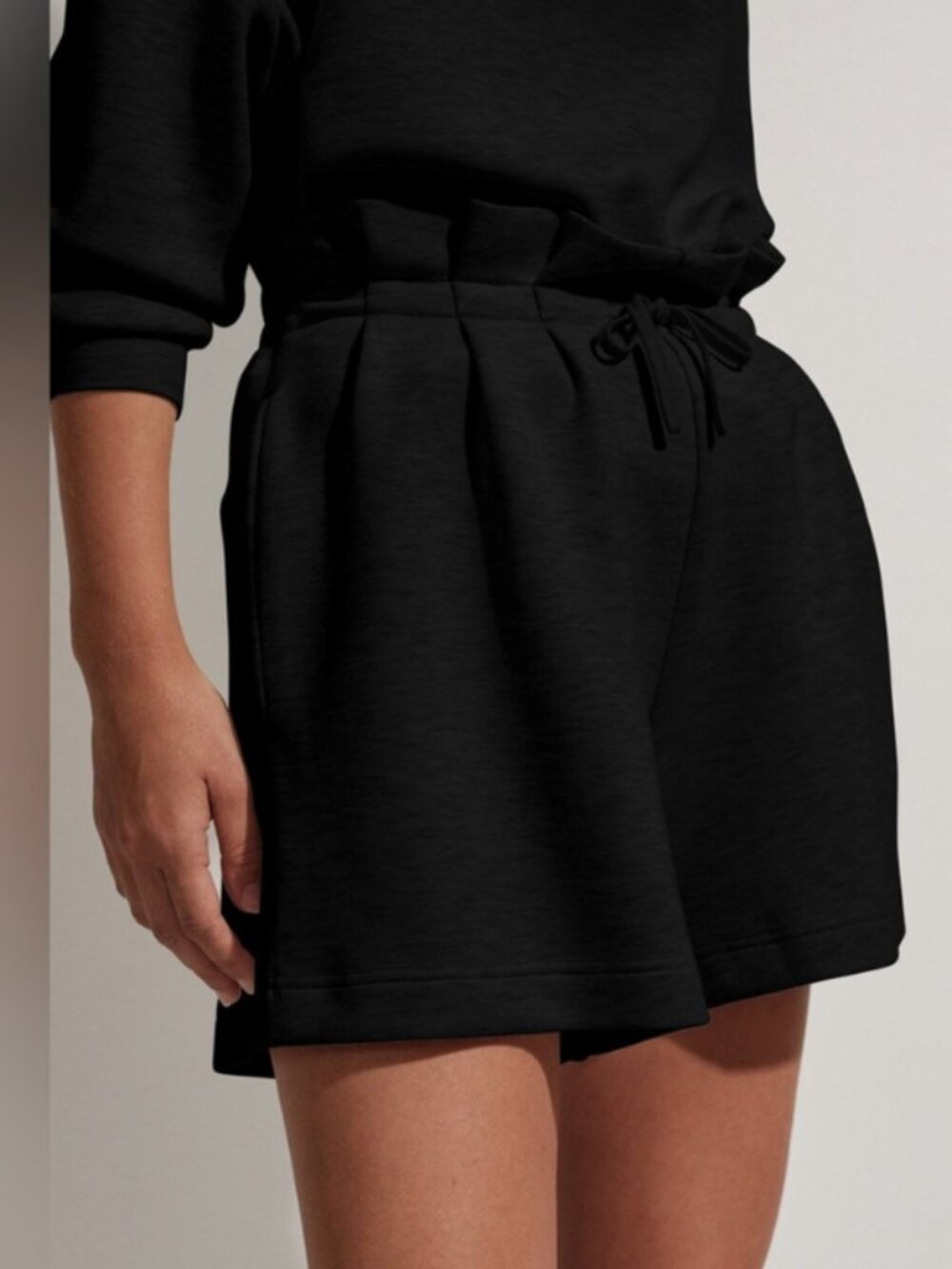 VARLEY Claude High Rise Short 4.5 in Black Size Medium